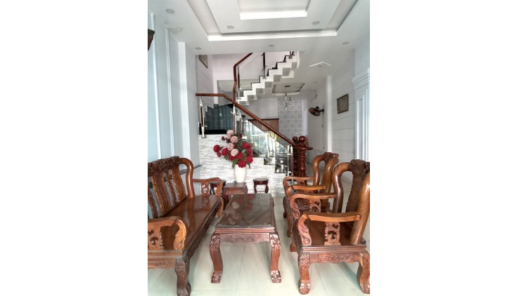 Bán Nhà 3 Tầng Mới 60M2_4*15 Cạnh KDC Hồng Long Hiệp Bình Phước Thủ Đức chỉ 6.1 tỷ